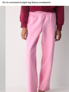 Aritzia Oversized Straight-Leg Fleece Sweatpants in Pink